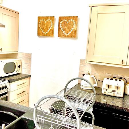 Falcon Retreat Whitby Villa ภายนอก รูปภาพ
