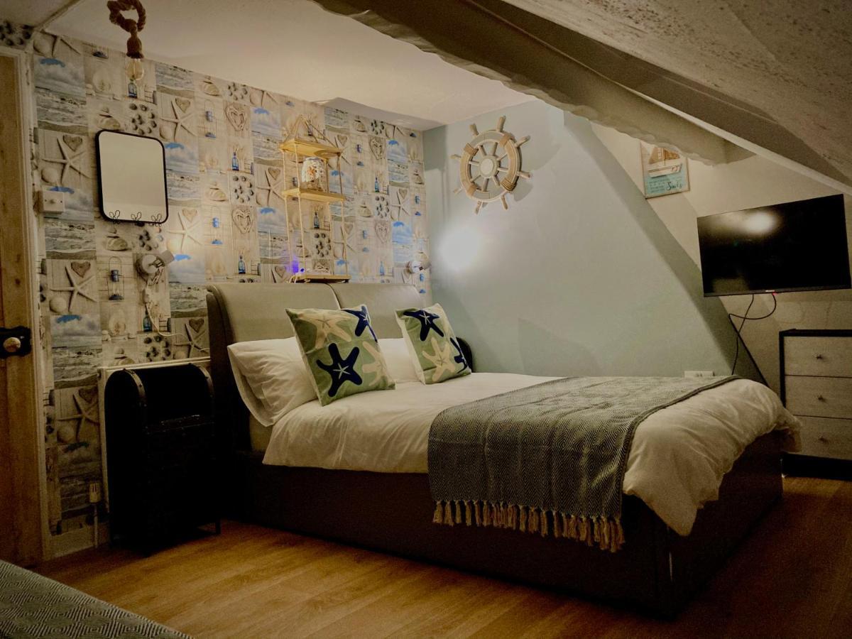 Falcon Retreat Whitby Villa ภายนอก รูปภาพ