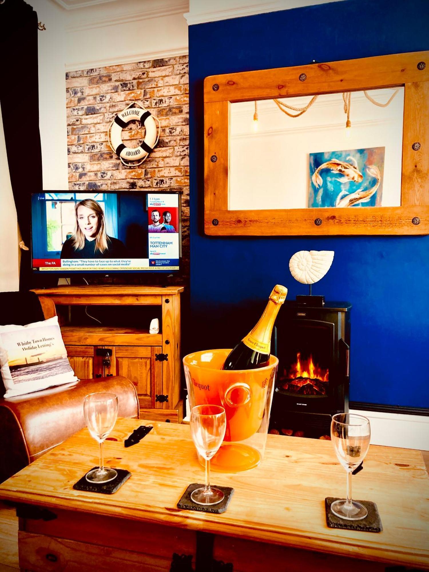 Falcon Retreat Whitby Villa ภายนอก รูปภาพ