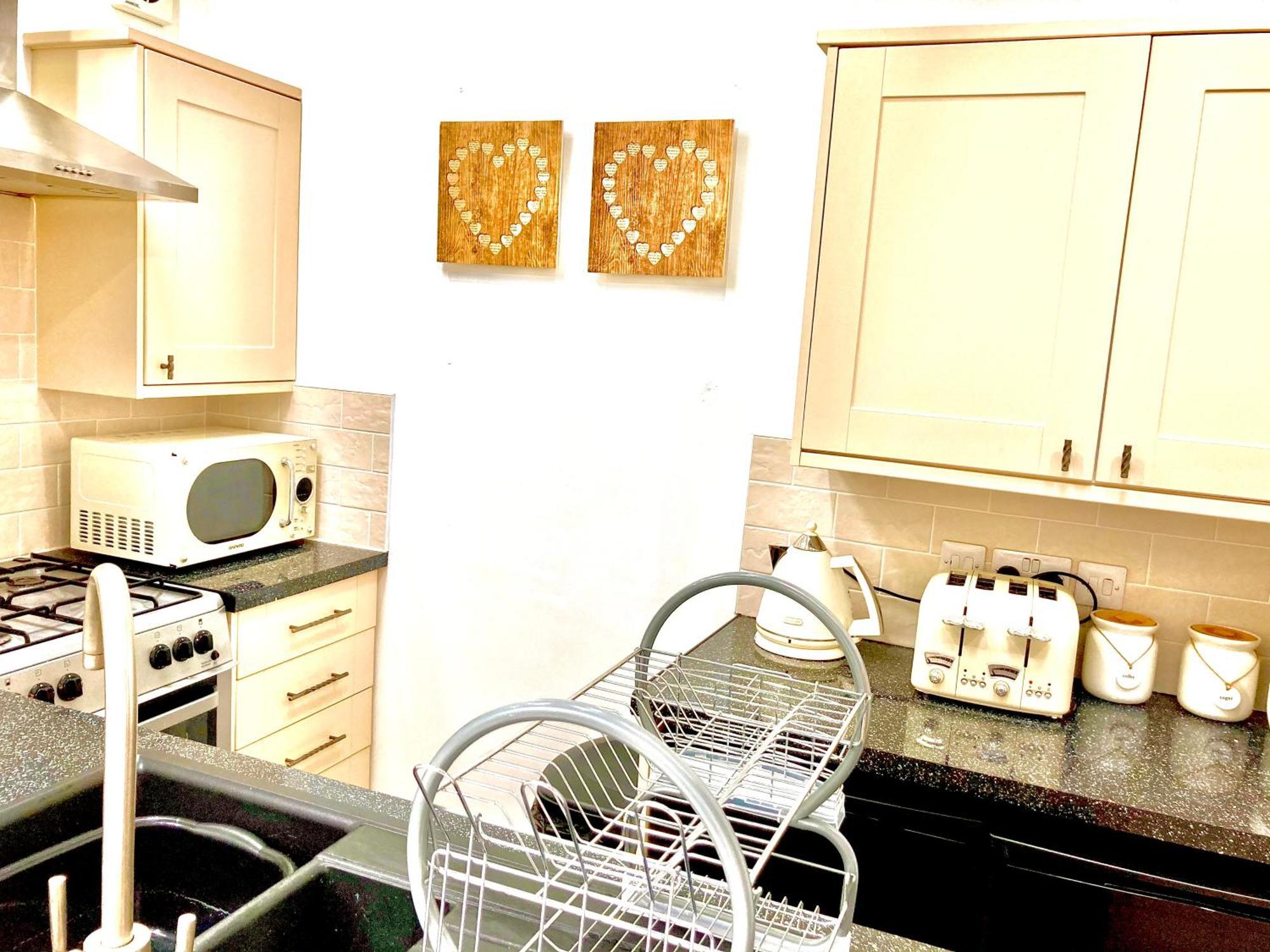 Falcon Retreat Whitby Villa ภายนอก รูปภาพ